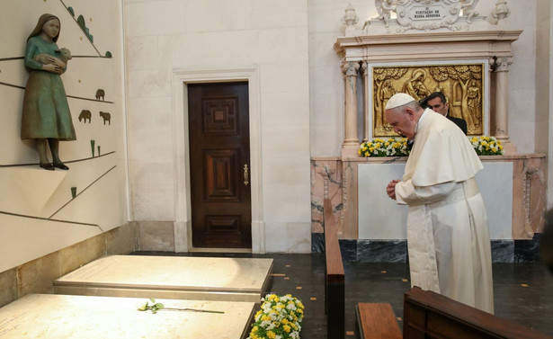 Papież Franciszek kanonizował w Fatimie dwoje dzieci - świadków objawień