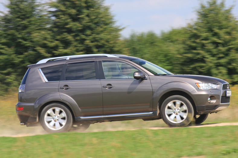 Mitsubishi Outlander: Duży, ładny...  terenowy?