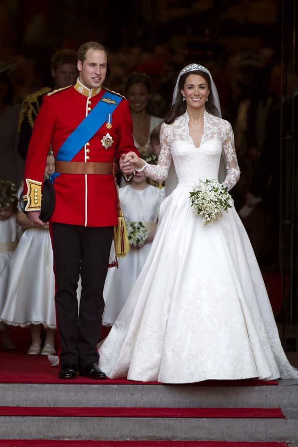 Az Alexander McQueen márka ellopta Kate Middleton esküvői ruhájának  terveit! Ezt állítja egy angol tervező - Glamour