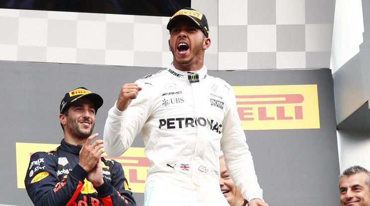 Lewis Hamil­ton negyedik vb-címéért
küzd / Fotó: AFP
