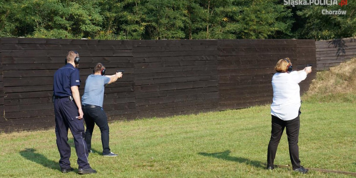 Policjanci odbyli trening na strzelnicy