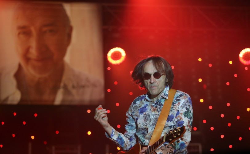 Janusz Yanina Iwański podczas koncertu 'Oprócz Błękitnego Nieba'