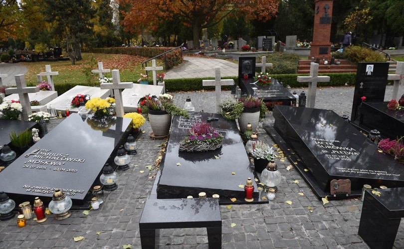 POWĄZKI WOJSKOWE. GROBY OFIAR KATASTROFY SMOLEŃSKIEJ