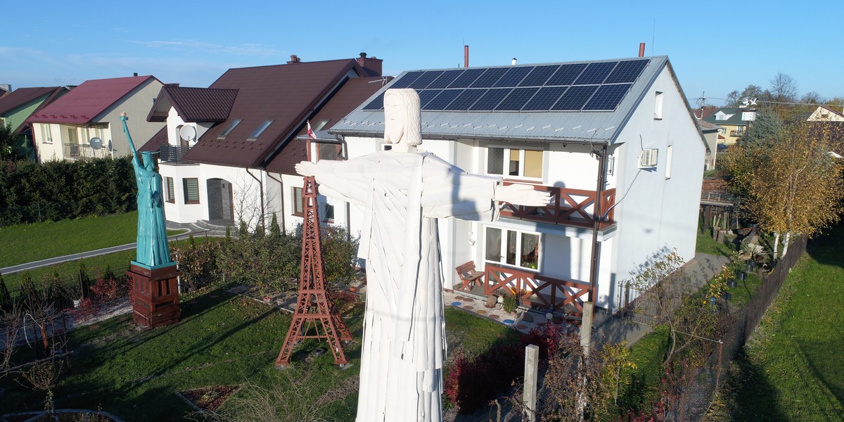 Cały świat  w ogródku w miejscowości Jadachy na Podkarpaciu.