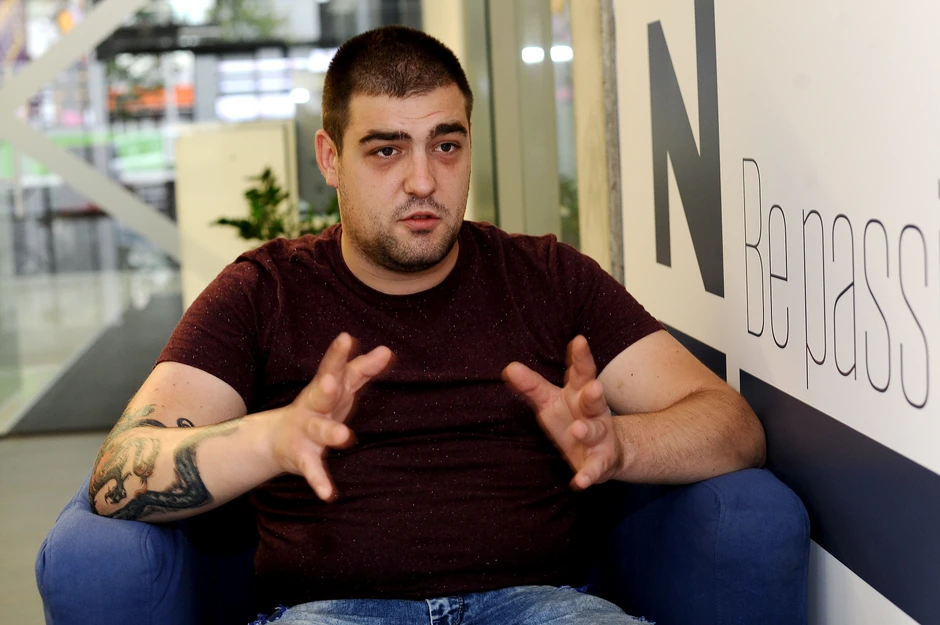 Sara je prisutna u svemu što radi: Lazar Kostić