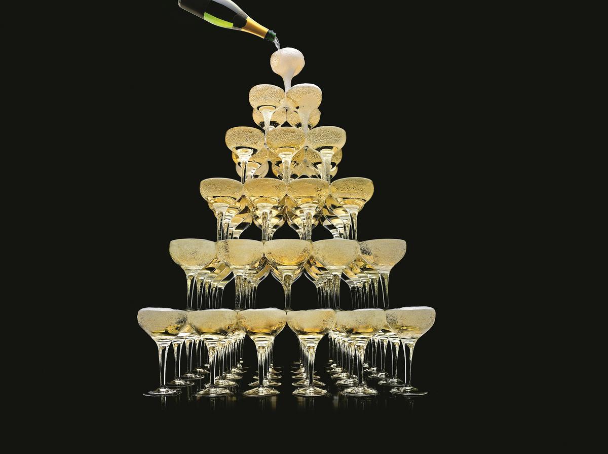 пирамида для шампанского