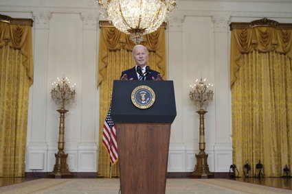 Joe Biden zapowiada "niszczycielskie pakiety" sankcji, ale nie sięga po najmocniejszą 
