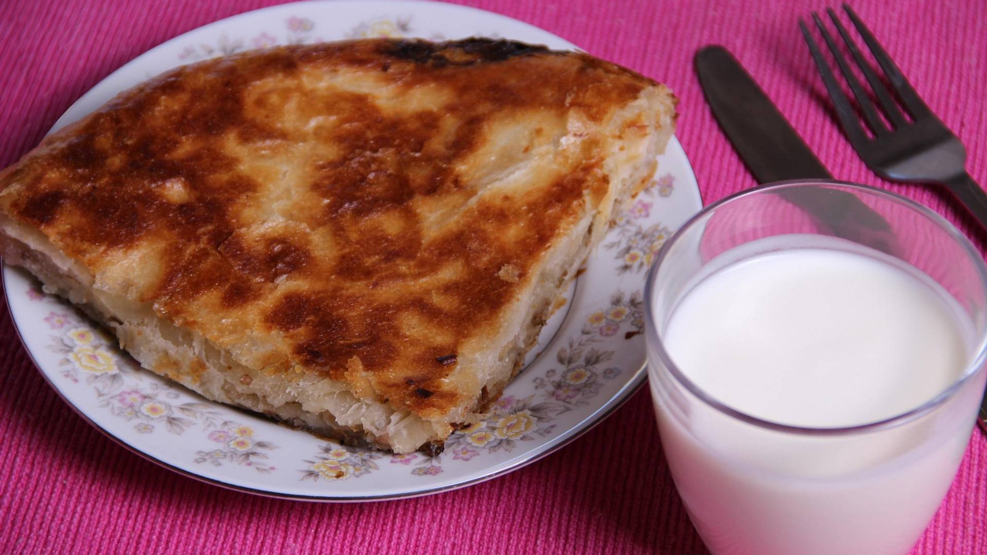 Ovo je najbolji burek od gotovih kora - za čas će biti spreman i bolji je od onog koji kupite u pekari