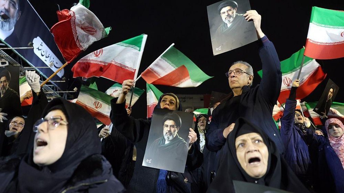 Amerika u predloženom mirovnom planu traži od Irana da se odustane od nuklearnog programa, da ograniči domet balističkih raketa, da otvori Ormuski moreuz - Teheran hladno odbio | Foto: ABEDIN TAHERKENAREH/EPA/Shutterstock