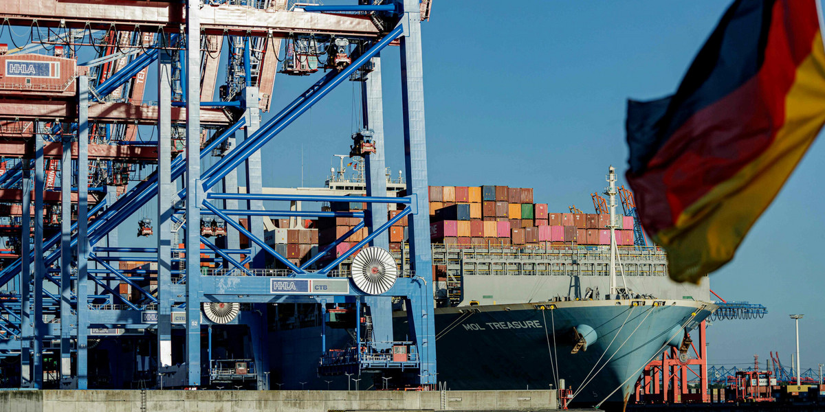Port w Hamburgu jest jednym z ważniejszych w Europie. 
