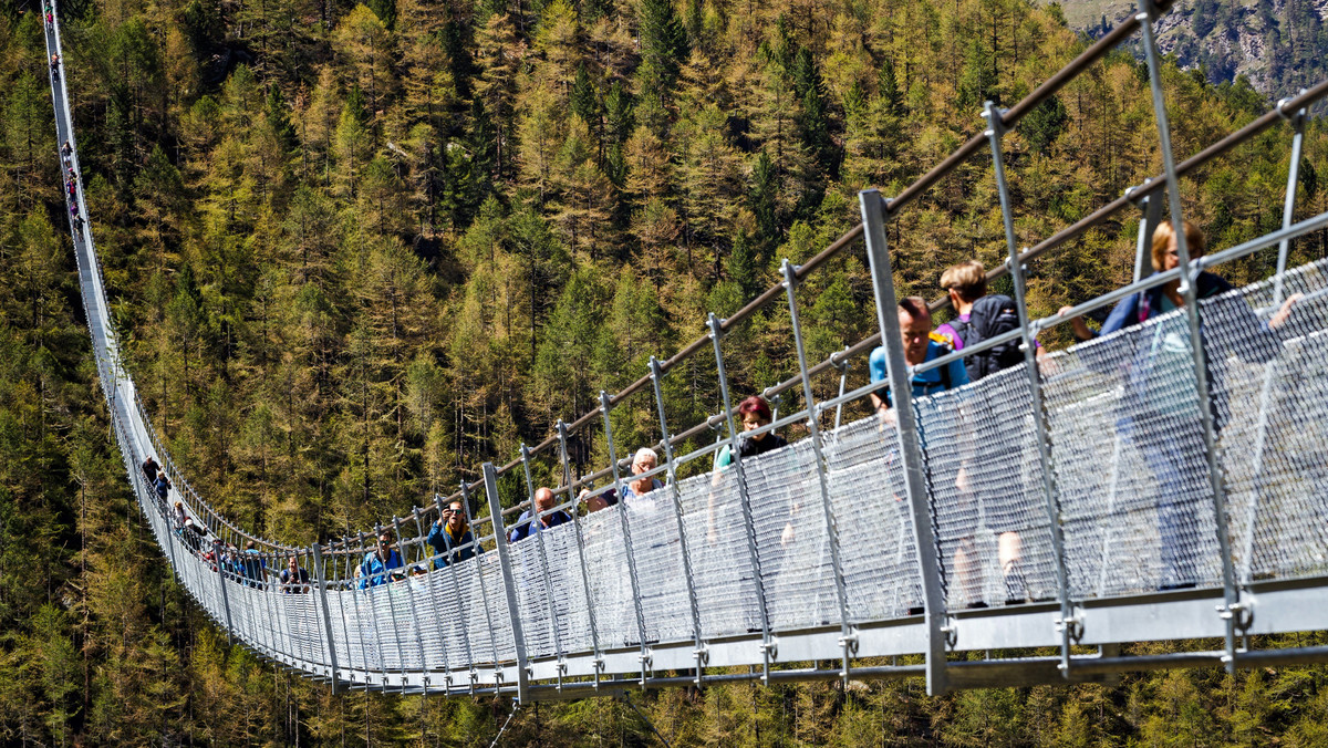 SWITZERLAND CONSTRUCTION SUSPENSION BRIDGE  (World's longest pedestrian suspension bridge inaugurated)