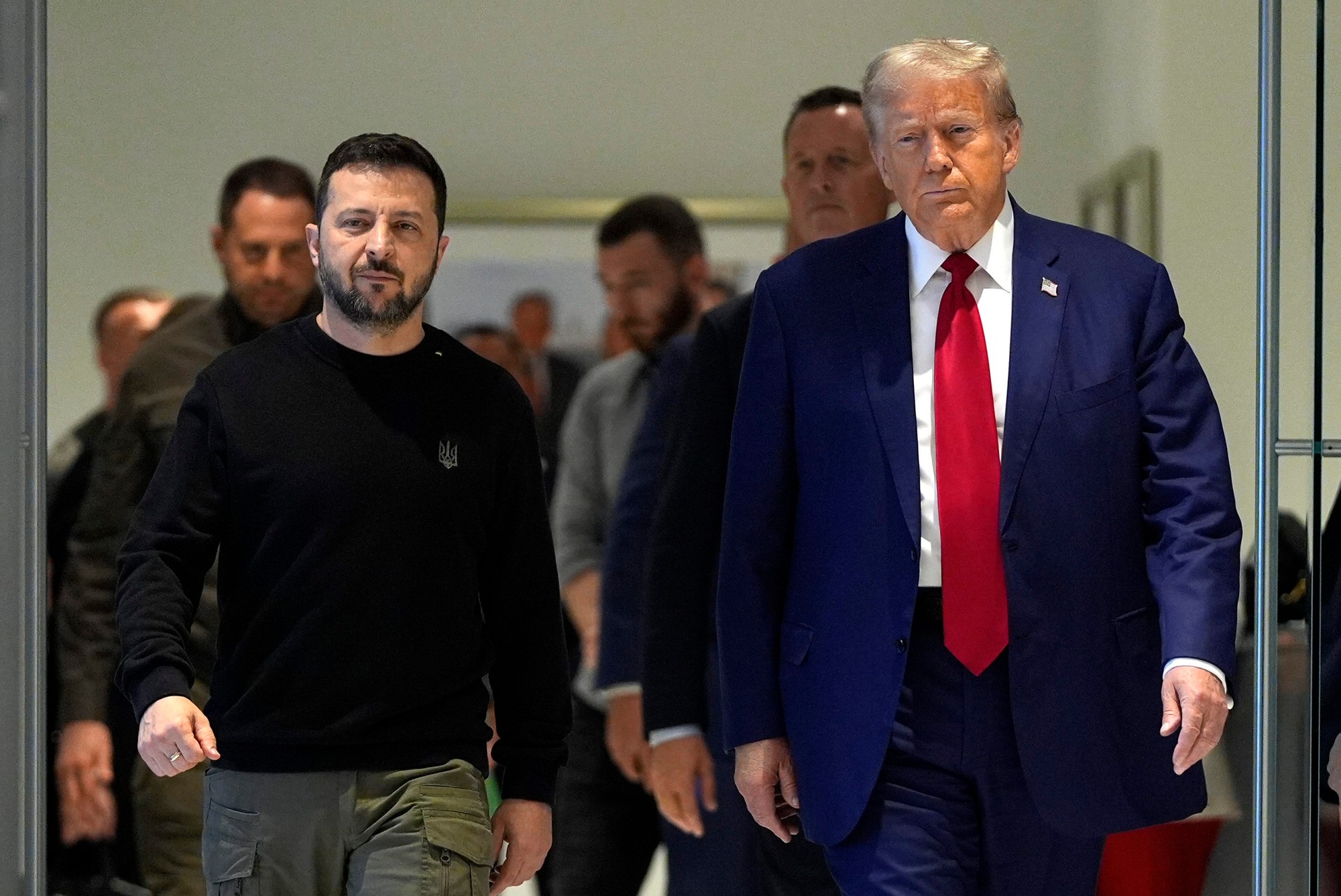 Republikánsky prezidentský kandidát Donald Trump a ukrajinský prezident Volodymyr Zelenskyj.