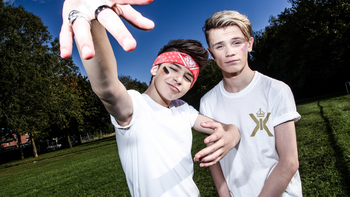 Bars &amp; Melody w ostatnim wywiadzie udzielonym serwisowi Onet Muzyka wyznali, że fani są dla nich całym światem. Z tego względu poprosiliśmy użytkowników naszego portalu, aby zadali pytania zespołowi, co spotkało się z entuzjastyczną reakcją Charlie'ego Lenehana i Leondre Devriesa. Nastolatkowie opowiedzieli nam między innymi o tym, czy poszliby na randkę z fanką, jakie są ich najlepsze wspomnienia z Polski i jaki prezent chcieliby dostać. Sprawdźcie, czego nie wiecie o duecie będącym sensacją brytyjskiej sceny pop!