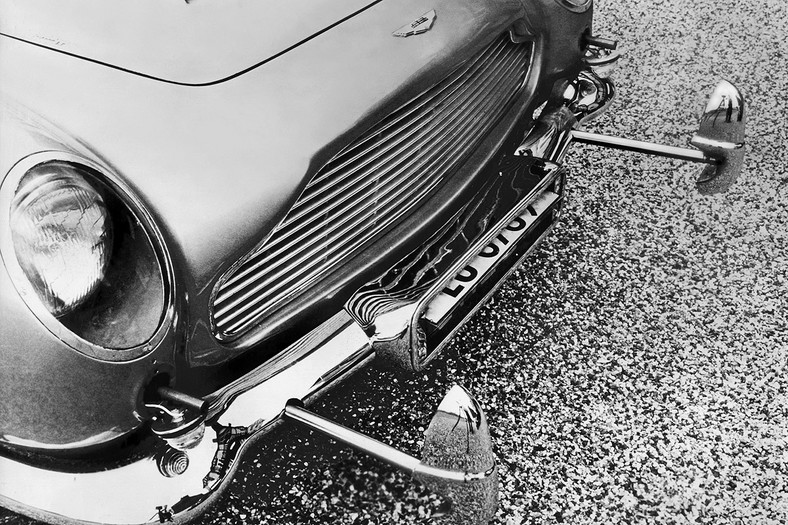 Aston Martin DB5 – najsłynniejsze auto, jakim jeździł James Bond