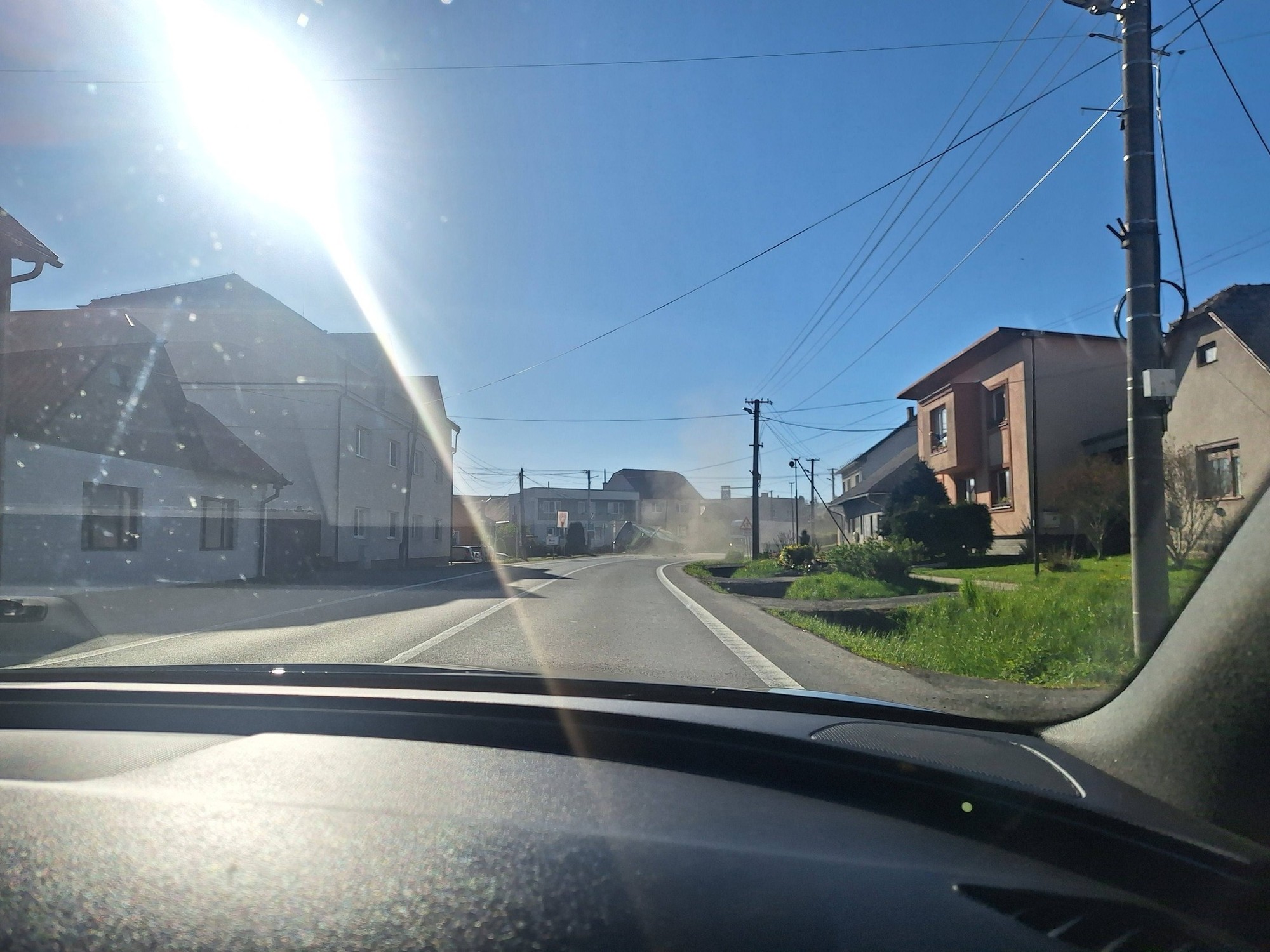 V obci Dobrá Niva v okrese Zvolen došlo k dopravnej nehode autobusu.