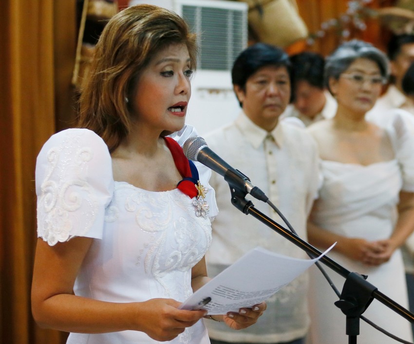 Filipinci nose belo u žalosti