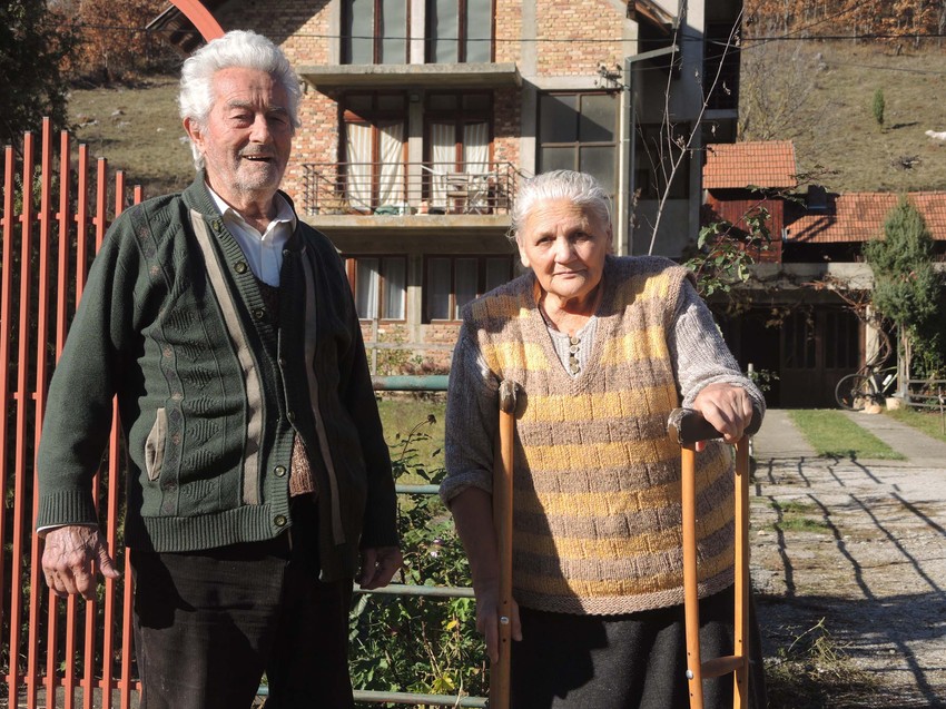 Ljubiša živi sa suprugom Svetlanom (83), imaju troje dece i petoro unuka