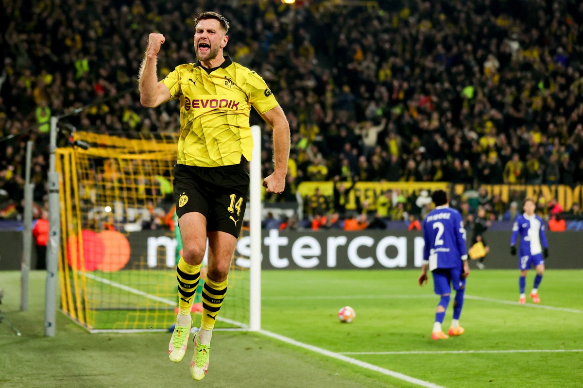 Niclas Fuellkrug cieszy się z gola na 3:2