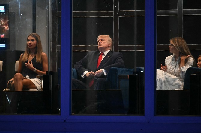 Donald i Melanija Tramp sa njegovom unukom Kai