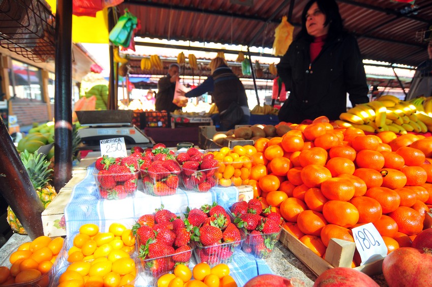 Trgovci kažu da će cene pasti tek kada stigne domaća roba