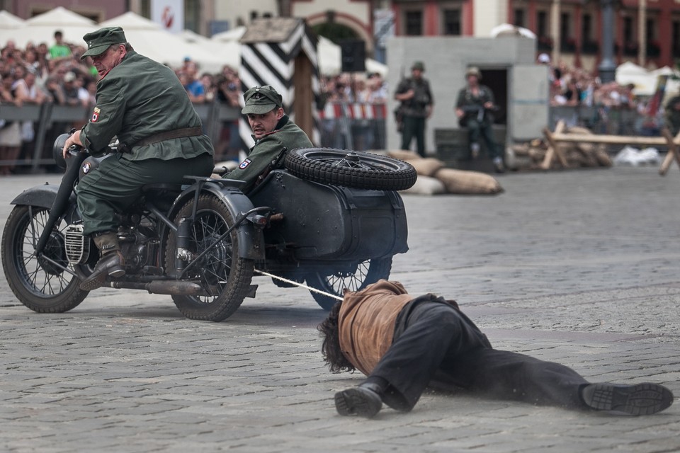 WROCŁAW POWSTANIE WARSZAWSKIE REKONSTRUKCJA