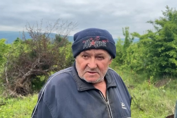 "NE PUŠTAJU NIKOGA SA NJIMA DA PRIČA" Oglasio se rođak porodice Dragijević nakon sahrane majke osumnjičenog (VIDEO)