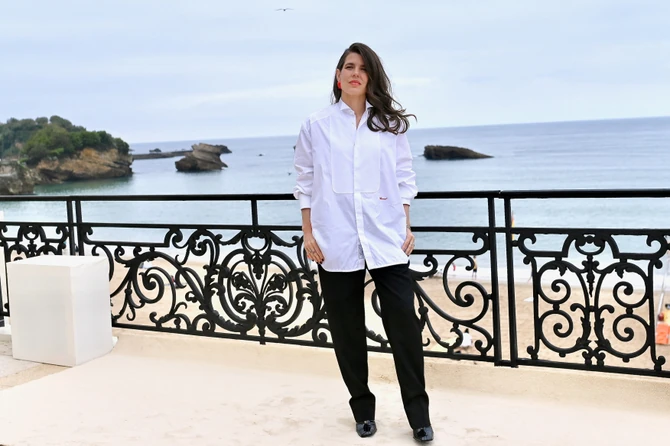 Šarlot Kaziragi oduvala je poznate dame sa svojim izgledom