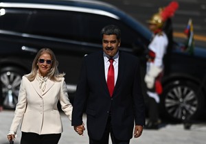 Nikolas Maduro, Silija Flores