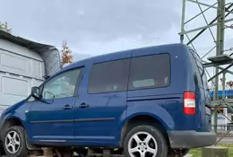 Auto na siodle ciągnika. Niemiecka policja chyba jeszcze tego nie widziała