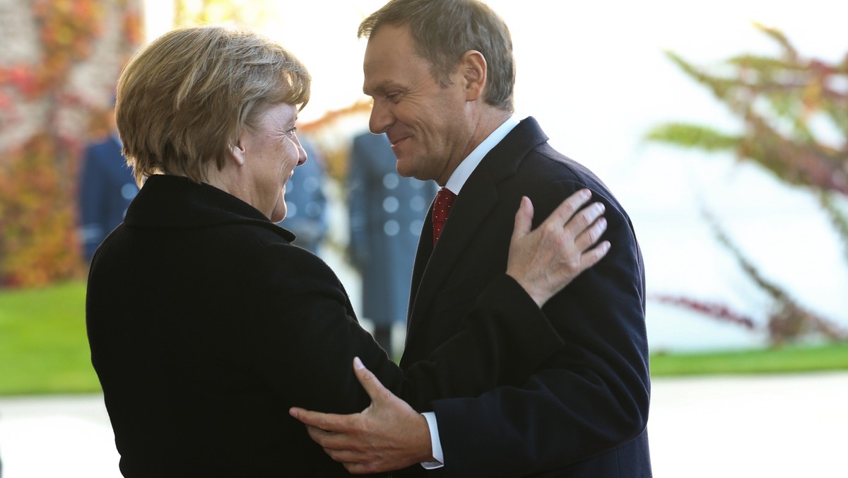 Podczas szczytu UE w przyszłym tygodniu chcemy być w ścisłym kontakcie - oświadczyli Donald Tusk i Angela Merkel po rozmowach w Berlinie. Politycy podkreślali, że zrobią wszystko, by doszło do porozumienia ws. unijnego budżetu. - Czarnym scenariuszem jest scenariusz niedogadania się państw europejskich i trzeba go wykluczyć - mówił Tusk.