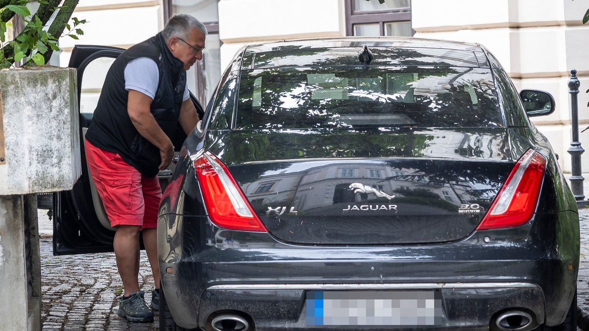 Így él Orbán kegyvesztett barátja – Veszprémben fotóztuk a milliárdos üzletembert, Simicska Lajost