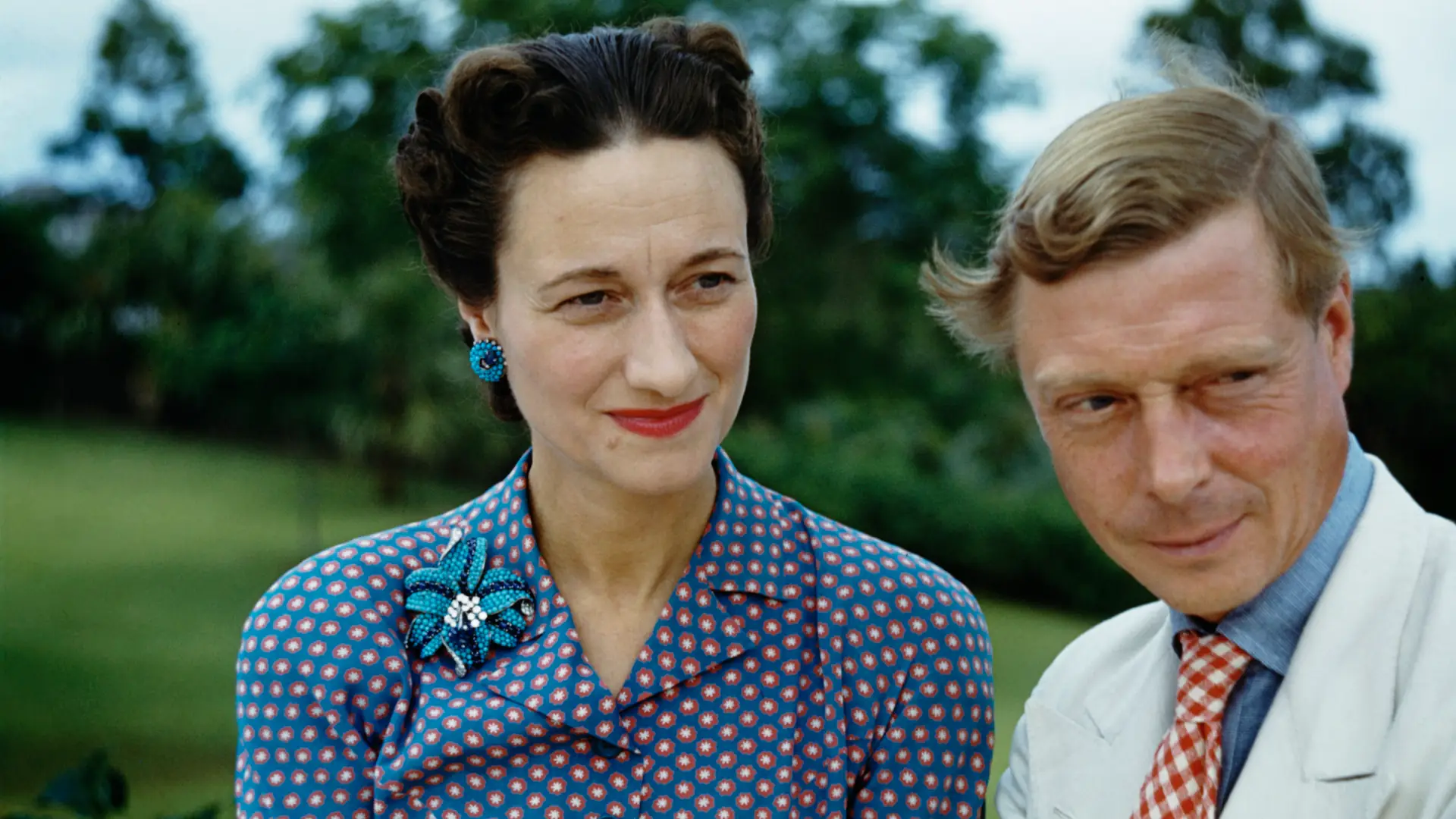 Wallis Simpson. Plotkowano, że jest czarownicą, bo jak inaczej ktoś tak męski mógł oczarować księcia