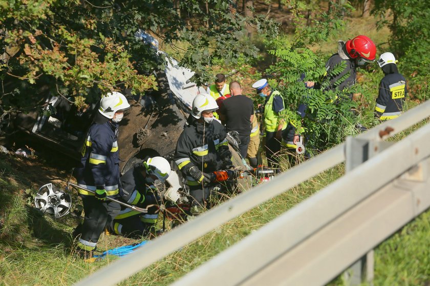 Koszmarny wypadek w Wielkopolsce. Nie żyją dwie osoby, siedem jest rannych