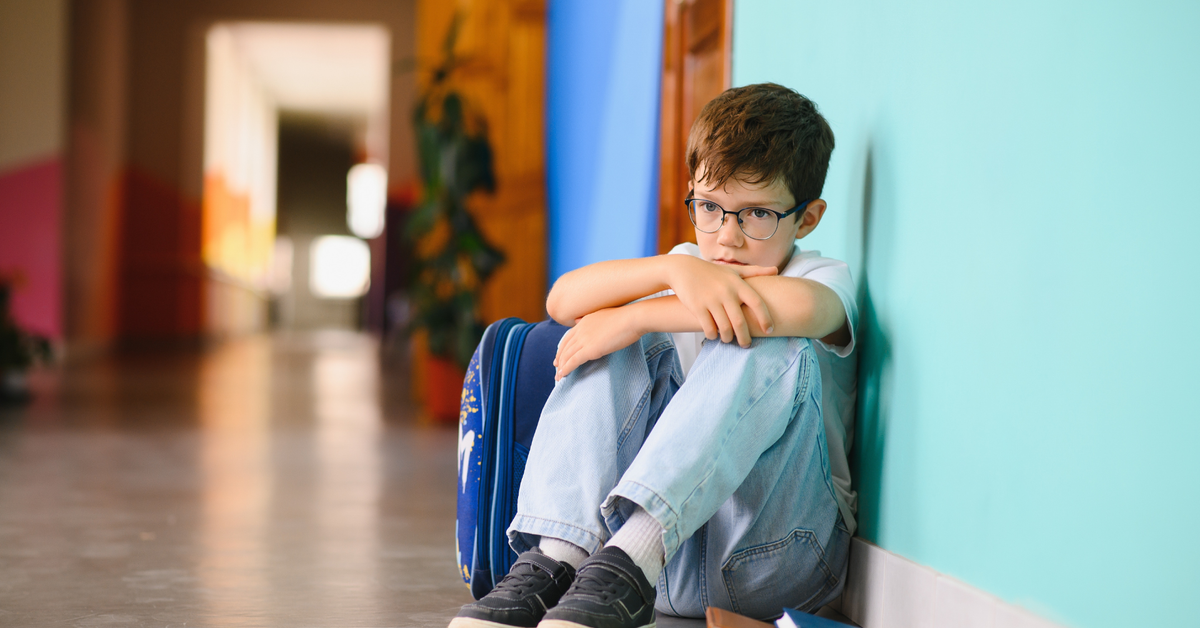 Zakaz kontaktu dziecka z rodzicami podczas pobytu w szkole. Telefon tylko za zgodą nauczyciela