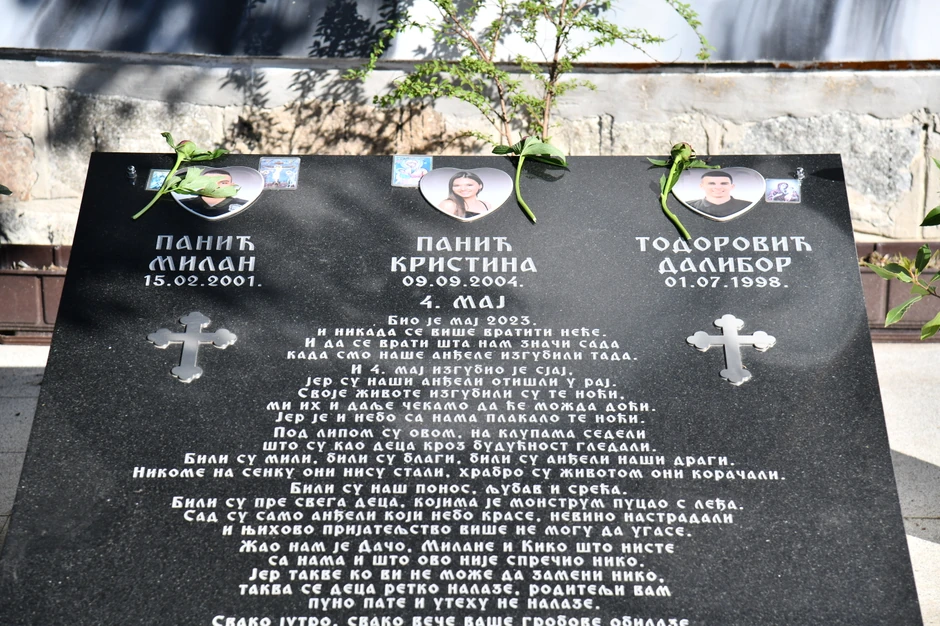 Dubona- spomen ploča nastradalima