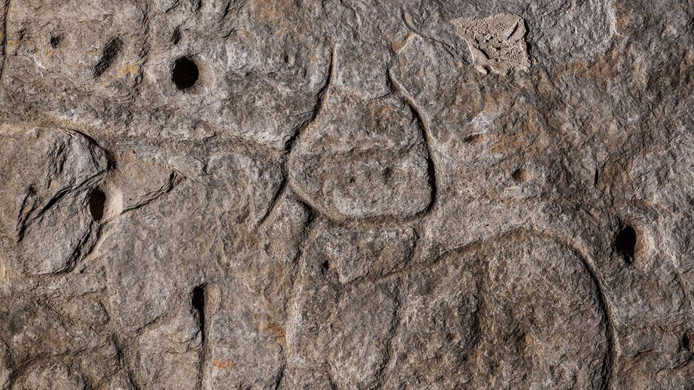 Archeológovia objavili na doske Saint-bélec čosi unikátne.