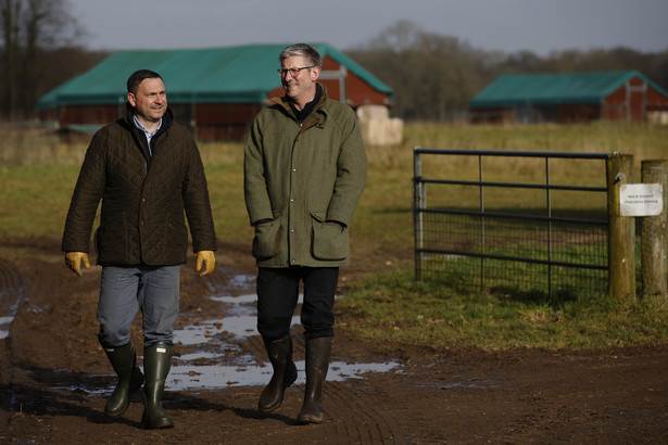 Mark Gorton (po prawej), właściciel fermy Traditional Norfolk Poultry Ltd. oraz Grzegorz Migut (po lewej), jeden z menedżerów. 3.02.2017, Shropham, Wielka Brytania