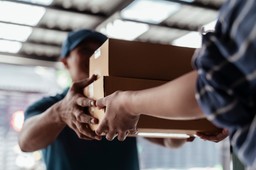 ue znosi zwolnienie z cła dla przesyłek do 150 euro od 1 lipca 2026