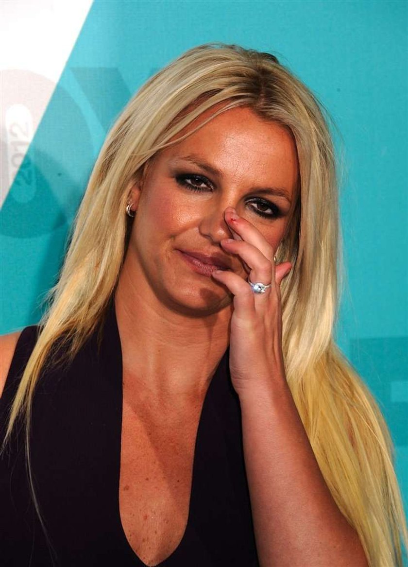 Britney Spears X Factor zaniedbane dłonie