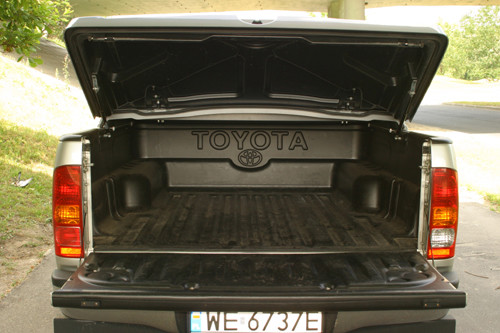 Toyota Hilux 2.5 D-4D SR5 - Twardziel przez duże T