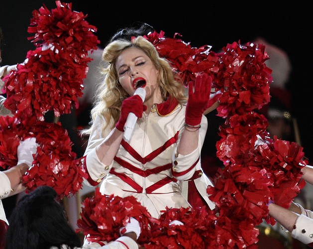 <b>9. Madonna - jej trasa koncertowa przyniosła 300 mln dolarów</b>
<br>
<br>
Piosenkarka w 2012 roku wystąpiła z serią 88 koncertów. Trasa 'MDNA Tour' zgromadziła ponad 2,2 miliona widzów. 
<br>
Madonna zagrała także w Warszawie, dokładnie w rocznicę wybuchu Powstania Warszawskiego, co wywołało wiele kontrowersji.