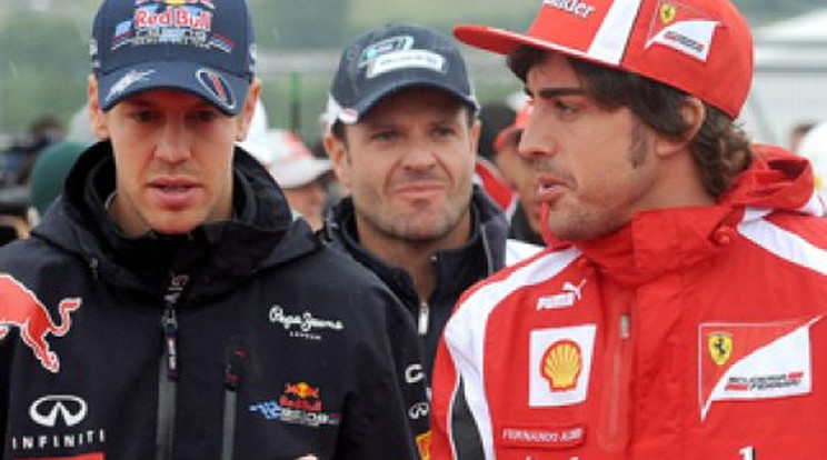 Vettel szándékosan idegesíti versenytársait