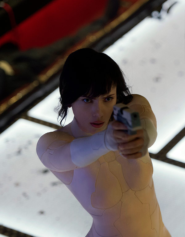 Aktorka wcieliła się w rolę cybroga walczącego z cyberprzestępczością, Miry Killian/Motoko Kusanagi w "Ghost in the Shell" (2017)
