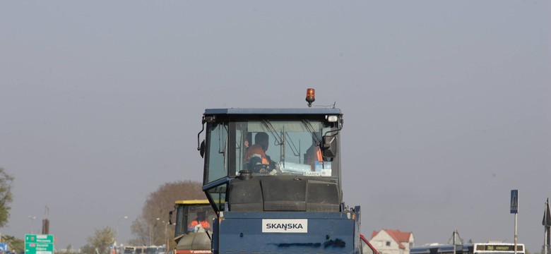 Państwo rusza z odsieczą budowlance