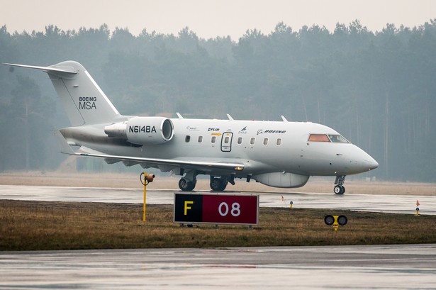 Samolot Rozpoznania Morskiego Boeing to nieduża maszyna. Ma niecałe 20-metrów długości, a rozpiętość skrzydeł to około 21 metrów. (tż/cat) PAP/Tytus Żmijewski