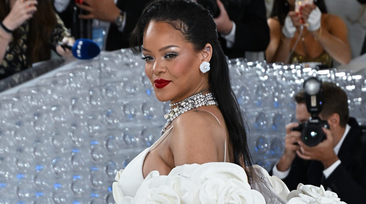 Rihanna vadító pocakos fotókat mutatott / Fotó: Northfoto