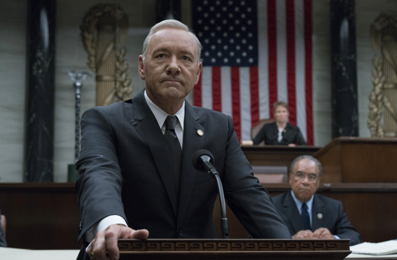 Kevin Spacey jako Frank Underwood w serialu "House of Cards"