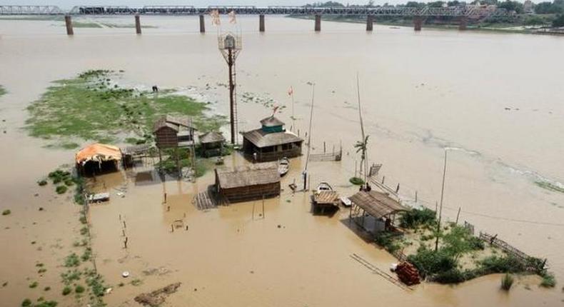 Floods kill 22 people in India, 170,000 homeless