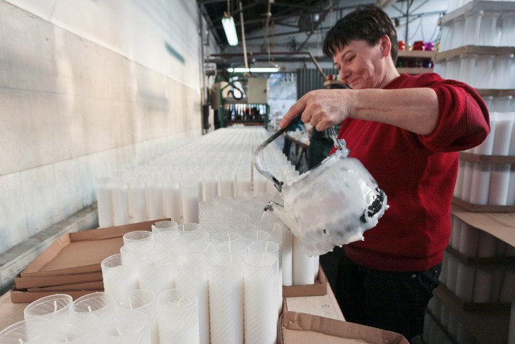 Produkcja zniczy nagrobnych