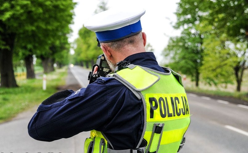 Pomiar prędkości przez policjanta